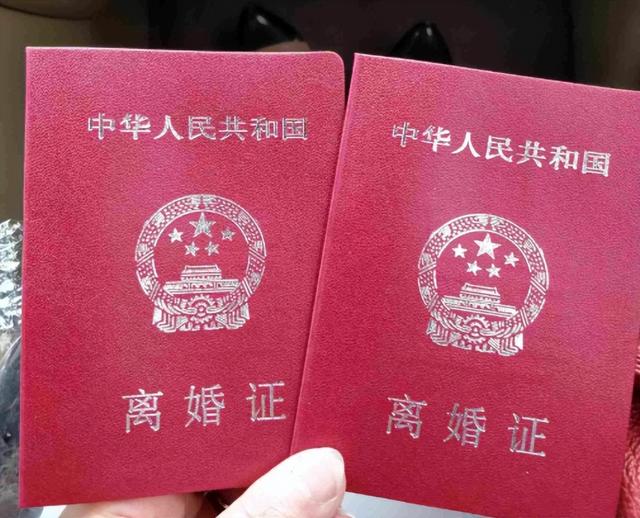 一名32岁酒吧销售阿哲，两年“狂睡”400多个女生，并拍照录像！