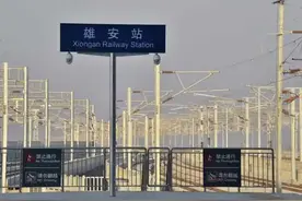 高铁站台两端防止乘客靠近，可布设站台端部雷达，避免事故发生！图片