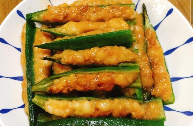 花胶猪展茨实莲子汤 莲子花胶猪肚汤的做法