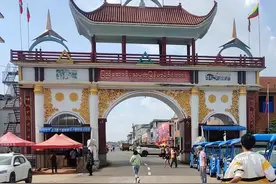 今日缅甸果敢：往日汉字国门已被更换，现使用缅文已成主流图片