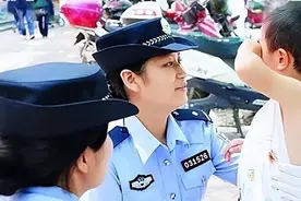 15年前，在地震中哺乳挽救9个婴儿的警察妈妈，今已是政治处主任图片