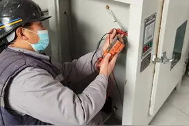 五十多岁的维修电工会如何？越干越害怕，最后自己什么都不会了！图片