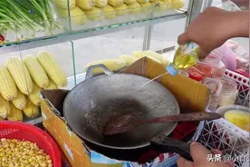 广西小伙放弃下广东进厂打工，每天卖700个玉米，轻松月赚8000元图片