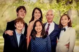 只用一个微笑就征服世界富豪，如今14年过去，那个湖南弃婴怎样了图片