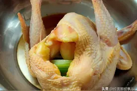 杀鸡时，鸡肚子里有一块“黄油”，是吃掉还是扔掉？看完长知识了图片