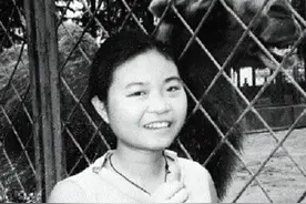 09年女研究生带母上学，2个月后自缢身亡：没有人想被脐带拴一生图片