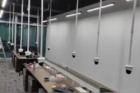 防止员工泄密？深圳一公司的防摸鱼手段绝了：每个工位都安装监控图片