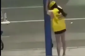 外卖女骑手深夜被盗车？系摆拍！警方：多次自导自演，已行拘图片