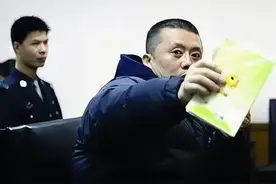 04年东北诈骗犯逃亡19年,摇身一变成亿万富翁,还把女友捧成了明星图片