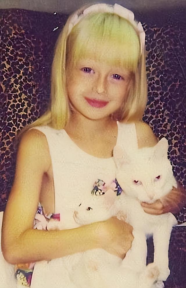 俄罗斯真人芭比:天使面孔妖怪身段,没有男朋友,无法独立生活