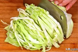包菜最下饭的做法，实在太香了，我家天天吃都不够，开胃又解馋图片