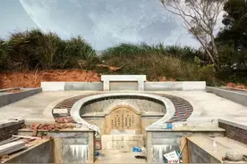 “坟后有坑绝人丁，白虎垂头少男愁”，什么意思？有道理吗？图片