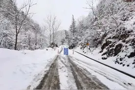 路面积雪结冰严重 汉中市略阳县、镇巴县实施道路交通管制图片
