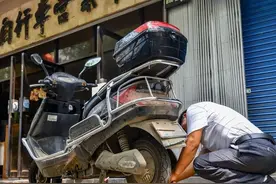 电动车半路没电，先别急着推，教你个简单方法，顺利把车骑回家图片