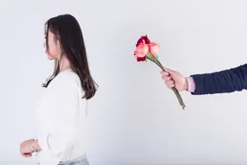 如何让一个男人，心甘情愿对你付出？心理学给出了3个建议图片