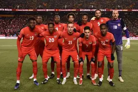 4-0！世界杯32强诞生第20席！他们苦等36年终于圆梦，3万球迷狂欢图片