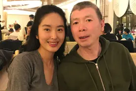 “大胆”的冯小刚：心直口快，因跳舞事件惹争议，和徐帆恩爱24年图片
