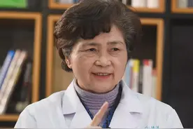 “开水冲鸡蛋”滴香油，坚持喝，身体会怎样？消化科医生给出答案图片