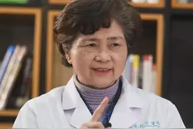 “开水冲鸡蛋”滴香油，坚持喝，身体会怎样？消化科医生给出答案图片