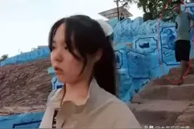 韩国女网红印度旅游，遭印男子当街脱裤性骚扰，尖叫着逃离图片