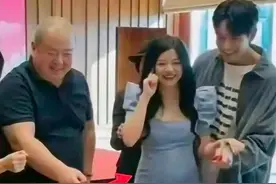39岁陈妍希疑似怀二胎？肚子隆起“孕味”十足，走路都要人搀扶图片