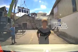 剧组拍戏封路引不满，女子质问“谁给的权力”，镇政府回应：有报备，当时在拍追逐场景，为避免危险发生图片