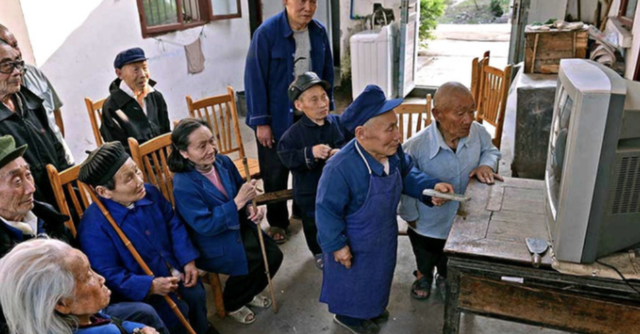 与世隔绝“矮人村”：三四岁停止生长身高仅半米多，10里地走一天