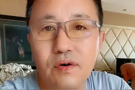 王小宝直播嘲讽闫学晶：靠《刘老根》红的，出了东北，没人认识她图片