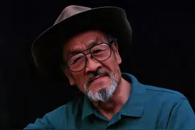 他是西北歌王，被称为“民歌之父”，创作出了《在那遥远的地方》《掀起你的盖头来》等广为流传的经典歌曲图片