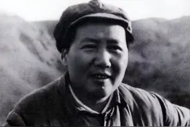 1950年，国军将领赴京，毛主席请他吃饭：我毛泽东的饭比老蒋如何图片