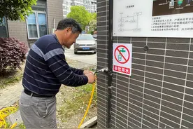 老小区出现“新科技”，居民“0元”实现“家门口”自助洗车图片