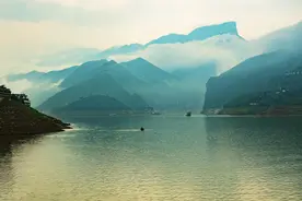 十五首诗词中的山川，是故乡、故国的代名词，寄寓了诗人深厚感情图片