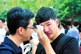 2011年小伙被武汉大学“录取”，毕业时却蒙了，武大：没录取你啊图片