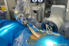 高难度脊柱手术有了机器人的助阵，医生的治病“武器”更称手了！图片
