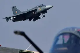 印度丐版“阵风”曝光！印度网友急眼了：这还怎么对付歼-35？图片