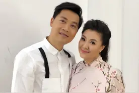 著名歌唱家王丽达的丈夫汤子星：乐做“妻管严”，妇唱夫随很幸福图片