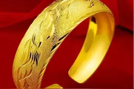 小姑子结婚，婆婆打起我金镯子的主意图片