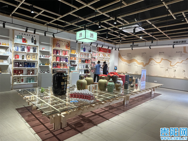 多彩贵州城文旅商品市集开街