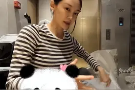苗苗宅家种菜，意外曝光大肚子，粉丝爆料称她已经怀孕四五个月图片