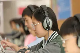 高考生反映英语听力听不清图片