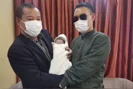 大年初六传喜报！排雷英雄杜富国升级当父亲，三代同框很温馨图片