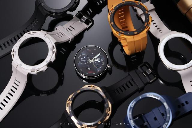 �ܴ�һ���̫���ģ���Ϊ�׿�ɻ����������ֱ�WATCH GT Cyber����