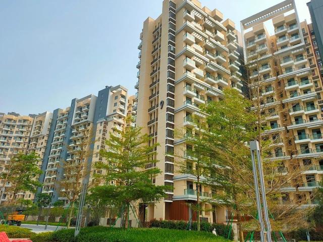 买房建议参考买边买中买三原则，居住舒适度高，住宅还容易升值！