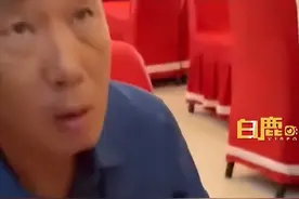 男子参加朋友婚礼随一整本“刮刮乐”，记账大爷愣住，当事人回应：花600元买的，万一朋友中大奖可以换个车图片