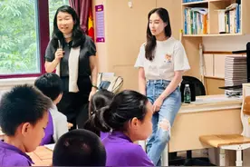赌王幼女何超欣清华附小当老师，穿着朴素气质清纯，清华硕士毕业图片