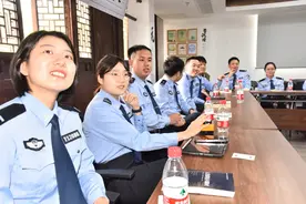 在青春赛道上，湖州公安跑出了最美“警”色！图片