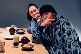 周杰伦生病后露面！带老婆和余文乐聚餐，昆凌素颜出镜面色红润图片