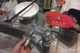 比吃货们还急？自热火锅在货车上就提前“熟”了！图片