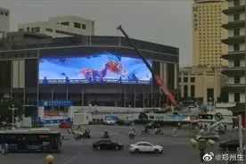 裸眼3D大屏亮相于郑州二七广场图片