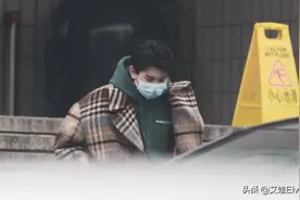 王源二次联排“翻车”，穿大衣换发型像欧巴，高跟鞋暴露身材短板图片